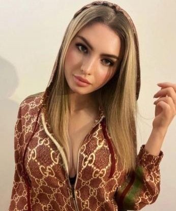Живу в Москве и готова доставить тебе незабываемое удовольствие. 💫 Опыт и страсть, объединенные во мне, позволят ощутить истинное наслаждение. Мои услуги подарят тебе релаксацию, утонченность и исполнение самых сокровенных фантазий. 😍
У меня тебя ждет широкий спектр возможностей - классический массаж, сексуальные игры, фетиш, стриптиз, эротический массаж или просто приятная компания для отдыха после тяжелого дня. ✔️
Мои клиенты говорят только самые лестные отзывы обо мне. Проверь сам, оцени мои фото на сайте. 💯 Не упускай возможность окунуться в мир незабываемого блаженства и расслабления. Жду твоего звонка! 📞 Алинашка